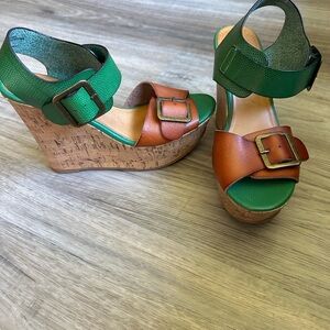 I’m selling this Mossimo Supply Co. cork wedges size 7 good condition.